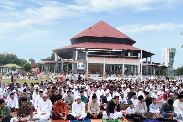 Bupati Bima Shalat Idul Adha di Lapangan Kara Bolo